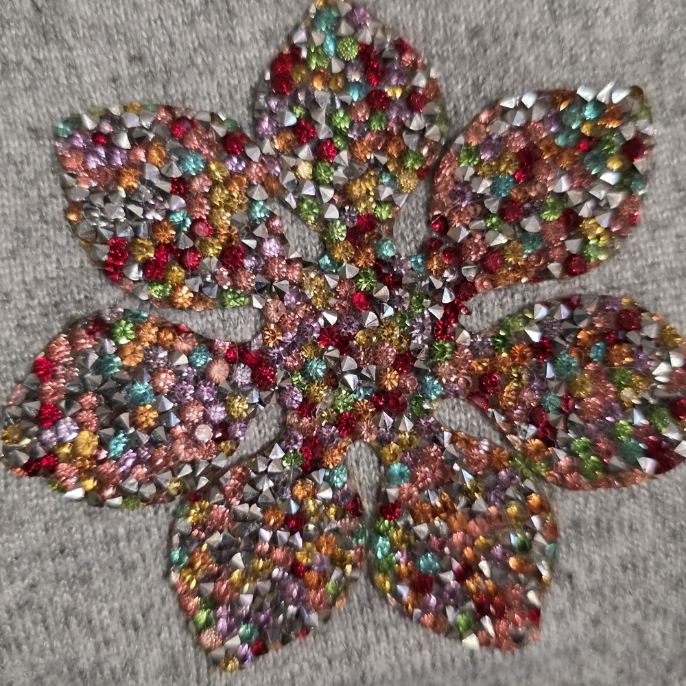Love Scarlett Jewel Embellished Snowflakes 3/4 Sleeve Tee Gray Size L - Picture 5 of 9